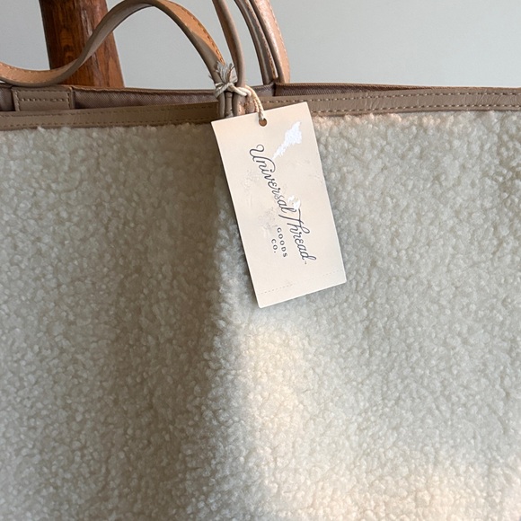 Universal Thread Faux Fur/Sherpa Cream Weekender Bag NWT - Picture 9 of 16